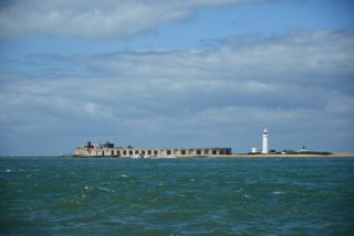 Passage Hurst Castle in de Solent.