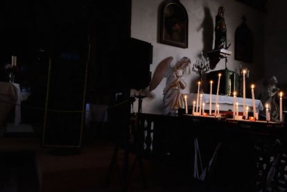 Afscheid van Hoedic met een kaarsje voor de zeevarenden.