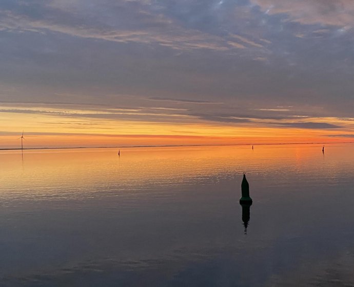 Op weg naar de sluis is het genieten van een prachtige zonsopgang,