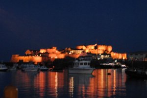 uitzicht op Castle Cornet in Havelet Bay