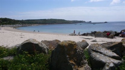 Strand en ankerbaai Porth Cressa