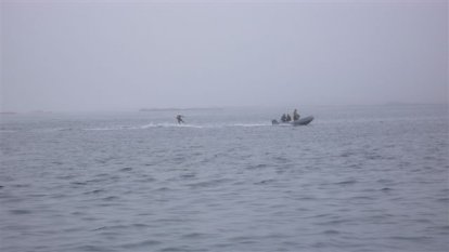 Verrassing....waterskiër in de mist