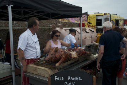 Free range pork aan het spit in Gorey. Dat varken zal toch een ander idee van vrijheid hebben gehad .